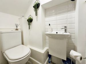 Guest WC- click for photo gallery